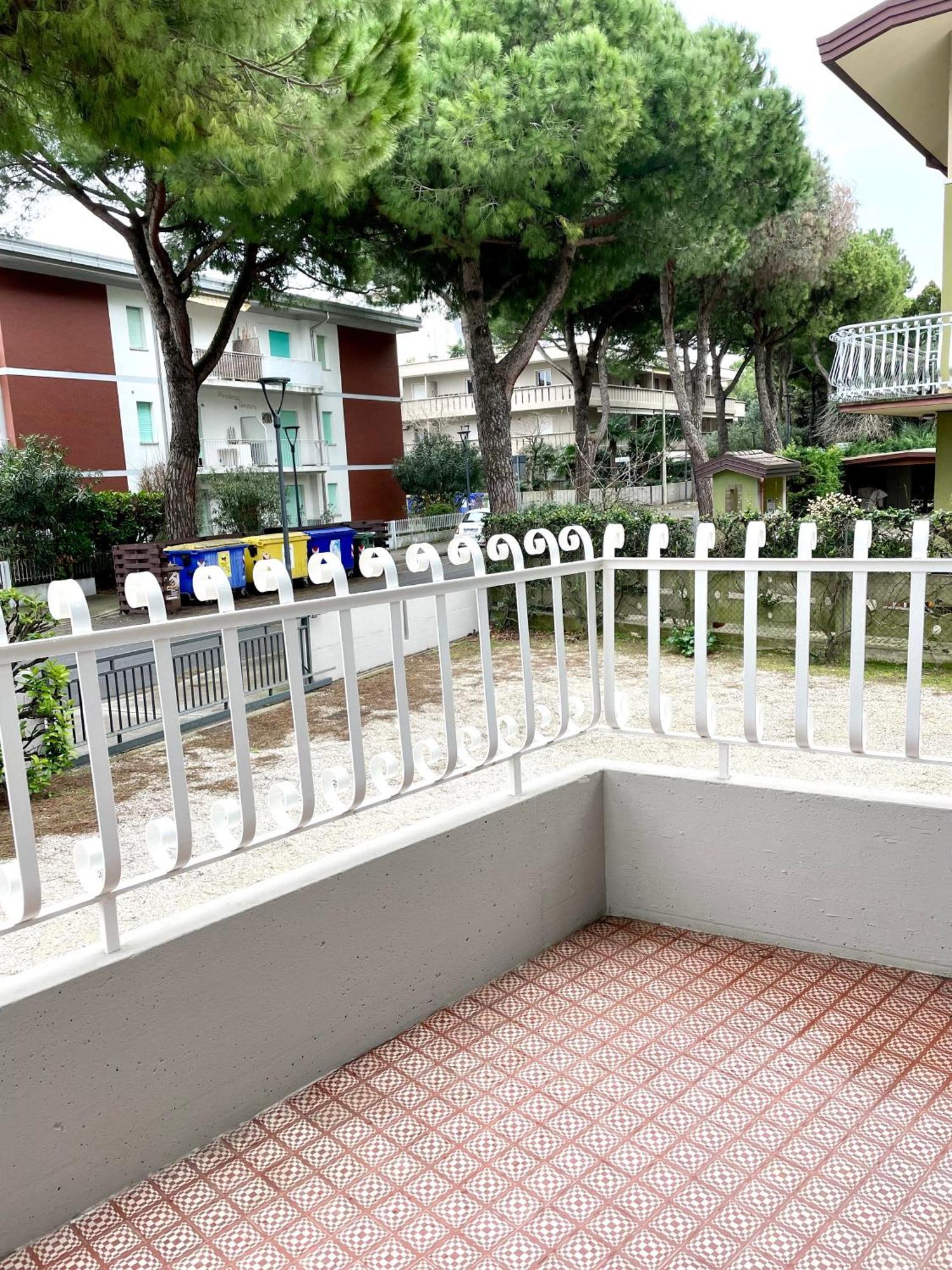 Condominio Mammole Lignano Sabbiadoro Exteriör bild